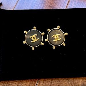 Chanel vintage clip-on earrings 90s